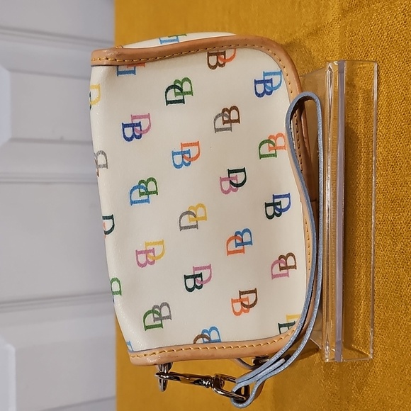 Dooney & Bourke Wristlet - Like New - Picture 2 of 5